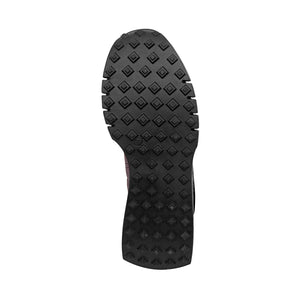 Sneakers Valentino con monogram VVV.Colore nero, con dettagli in pelle e camoscio. Lacci neri e scritta valentino sulla linguetta.